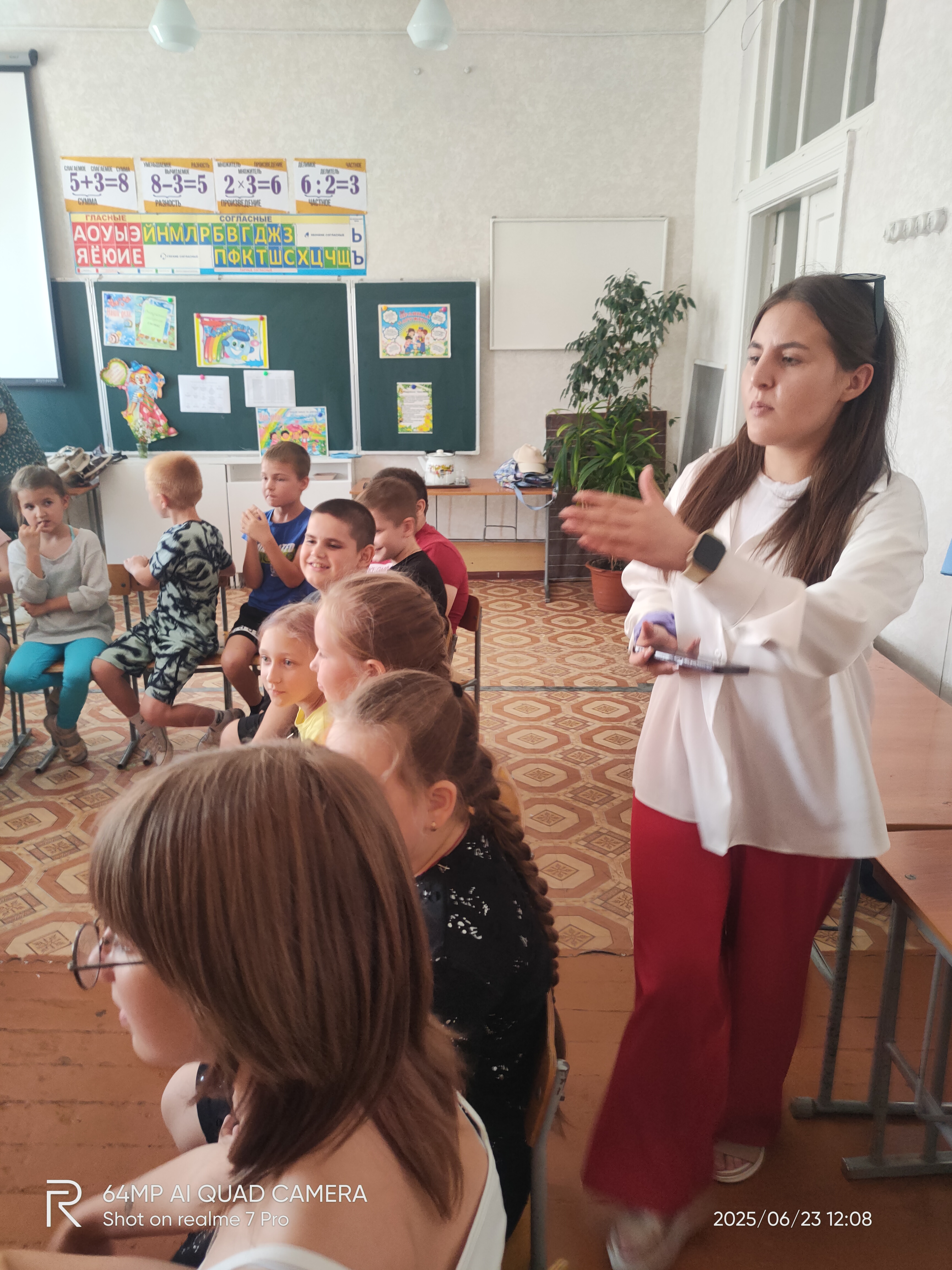 100-летие &amp;quot;Артека&amp;quot; - игропрограмма &amp;quot;Играй-город&amp;quot; в пришкольном лагере &amp;quot;Радуга&amp;quot;.