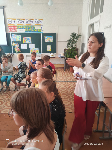 100-летие "Артека" - игропрограмма "Играй-город" в пришкольном лагере "Радуга".
